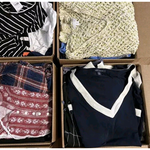 50 piece Plus Size Womens Reseller Box Wholesale Bundle Great Styles & Brands - Picture 3 of 7